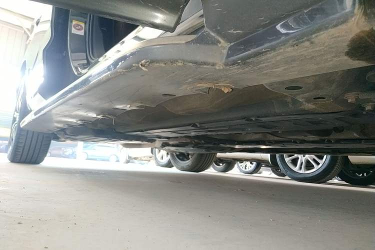 Used Volvo XC60 2021 T5 4x4 Smart Luxury Edition Right Side Sill