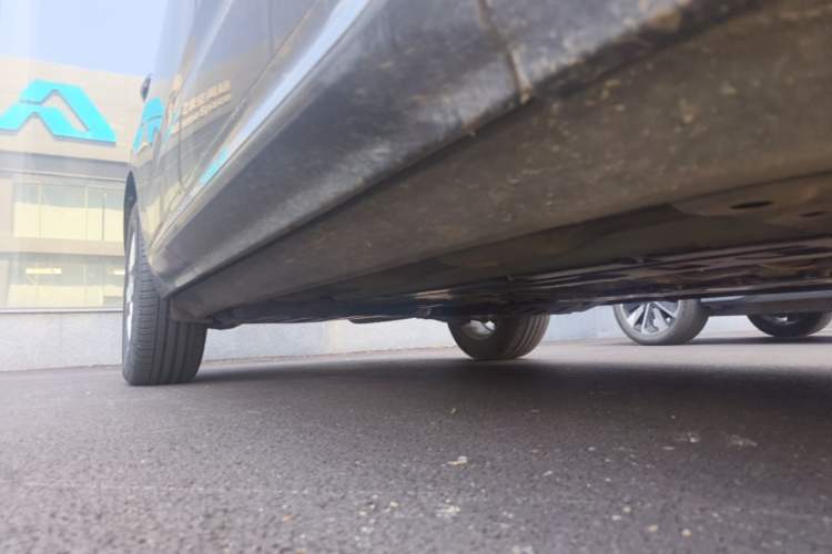 Used Volvo XC60 2021 T5 4x4 Smart Luxury Edition Right Side Sill