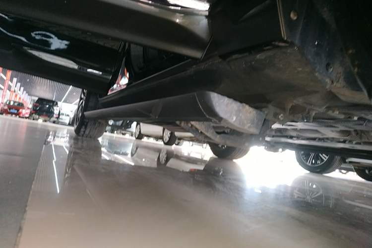 Used Volvo XC60 2021 T5 4x4 Smart Luxury Edition Right Side Sill