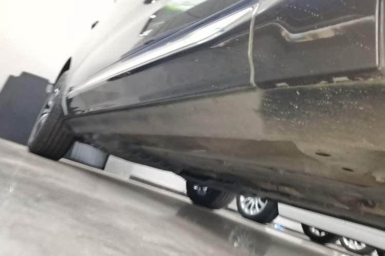 Used Volvo XC60 2021 T5 4x4 Smart Luxury Edition Right Side Sill