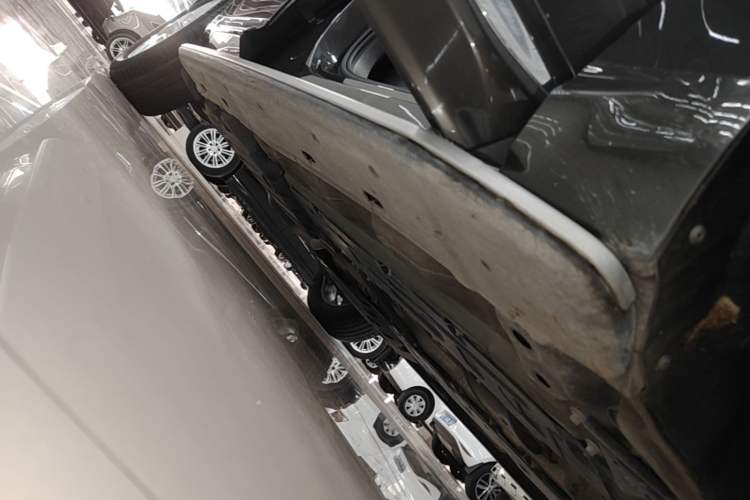 Used Volvo XC60 2021 T5 4x4 Smart Luxury Edition Right Side Sill