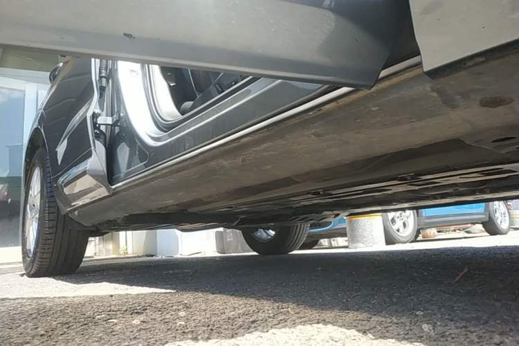 Used Volvo XC60 2021 T5 4x4 Smart Luxury Edition Right Side Sill