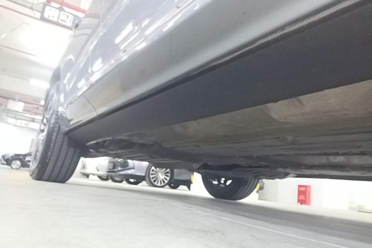 Used Volvo XC60 2021 T5 4x4 Smart Luxury Edition Right Side Sill