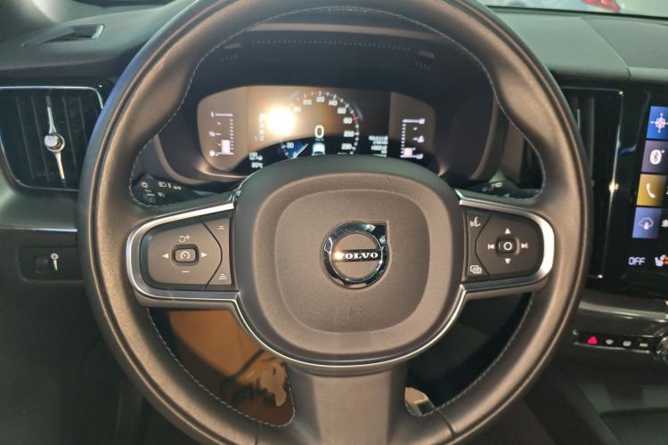 Used Volvo XC60 2021 T5 4x4 Smart Luxury Edition Steering Wheel