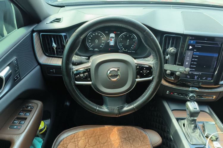 Used Volvo XC60 2021 T5 4x4 Smart Luxury Edition Steering Wheel