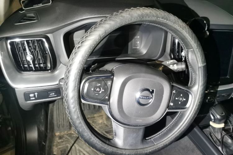 Used Volvo XC60 2021 T5 4x4 Smart Luxury Edition Steering Wheel