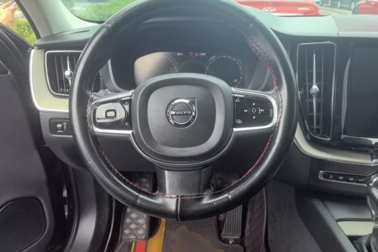 Used Volvo XC60 2021 T5 4x4 Smart Luxury Edition Steering Wheel