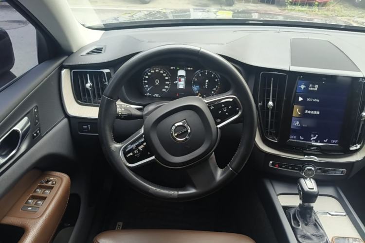 Used Volvo XC60 2021 T5 4x4 Smart Luxury Edition Steering Wheel