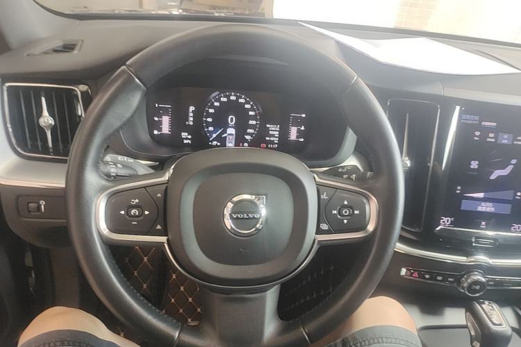 Used Volvo XC60 2021 T5 4x4 Smart Luxury Edition Steering Wheel