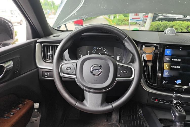Used Volvo XC60 2021 T5 4x4 Smart Luxury Edition Steering Wheel