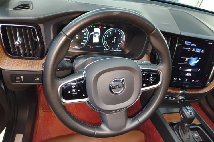Used Volvo XC60 2021 T5 4x4 Smart Luxury Edition Steering Wheel