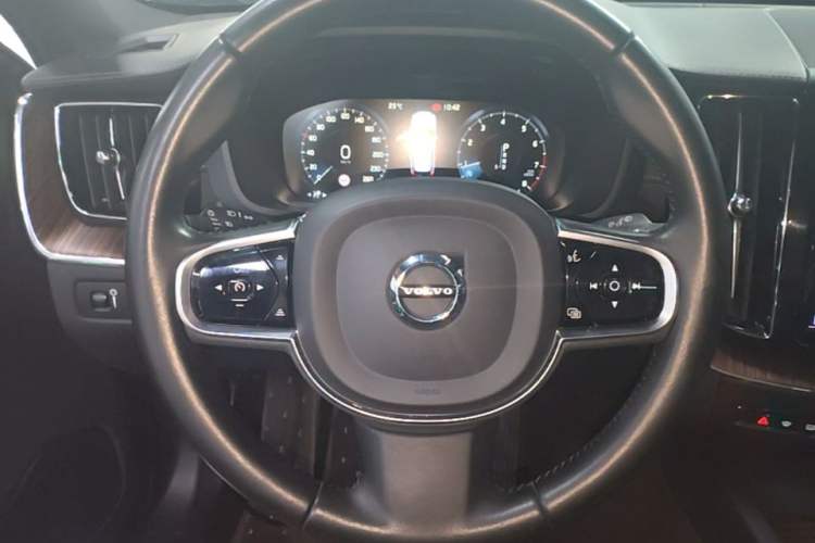 Used Volvo XC60 2021 T5 4x4 Smart Luxury Edition Steering Wheel