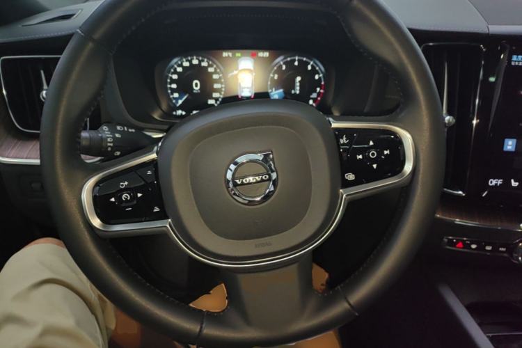 Used Volvo XC60 2021 T5 4x4 Smart Luxury Edition Steering Wheel