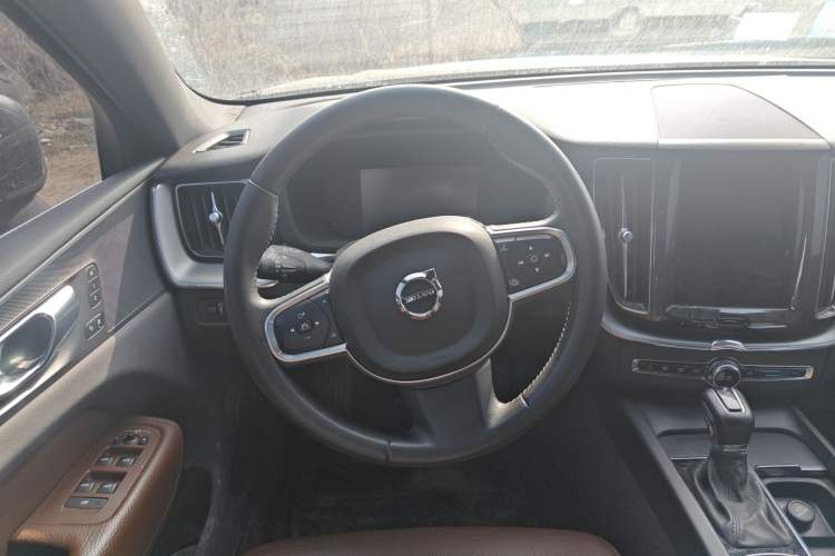 Used Volvo XC60 2021 T5 4x4 Smart Luxury Edition Steering Wheel