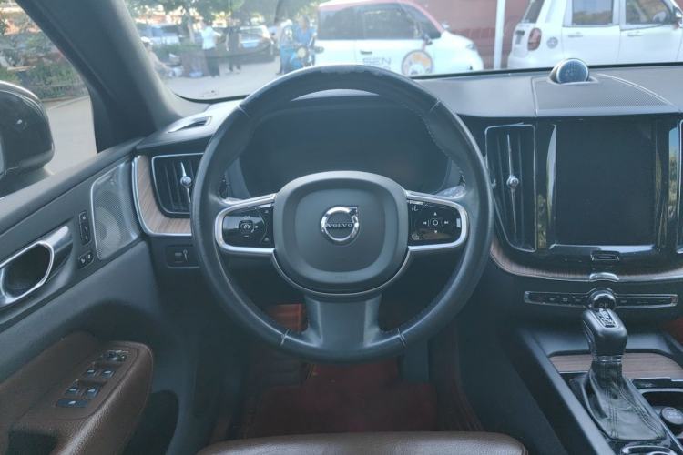 Used Volvo XC60 2021 T5 4x4 Smart Luxury Edition Steering Wheel
