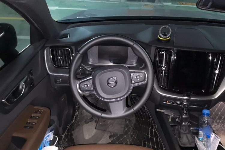 Used Volvo XC60 2021 T5 4x4 Smart Luxury Edition Steering Wheel