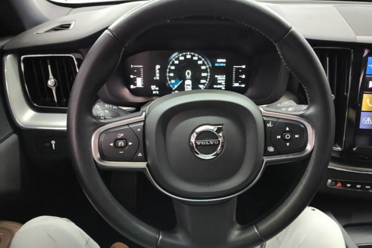 Used Volvo XC60 2021 T5 4x4 Smart Luxury Edition Steering Wheel