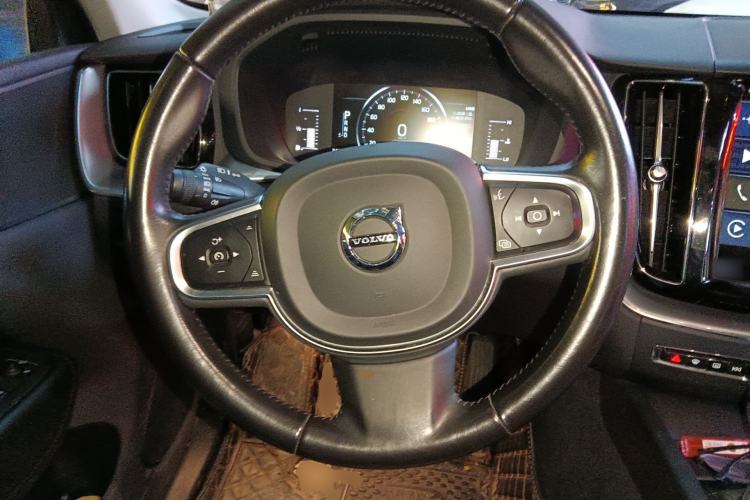 Used Volvo XC60 2021 T5 4x4 Smart Luxury Edition Steering Wheel