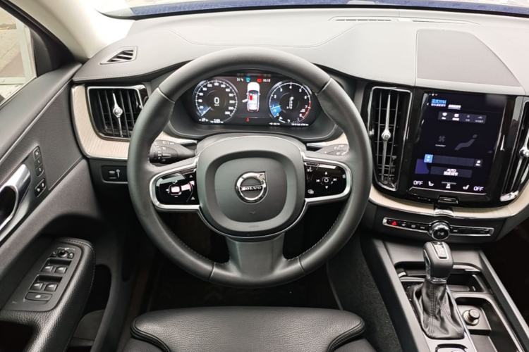Used Volvo XC60 2021 T5 4x4 Smart Luxury Edition Steering Wheel