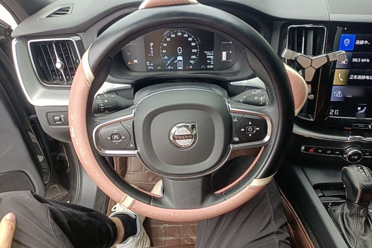 Used Volvo XC60 2021 T5 4x4 Smart Luxury Edition Steering Wheel