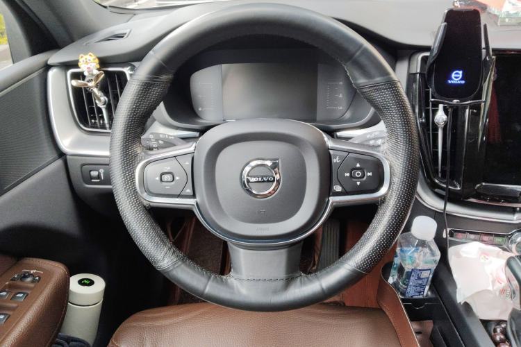 Used Volvo XC60 2021 T5 4x4 Smart Luxury Edition Steering Wheel
