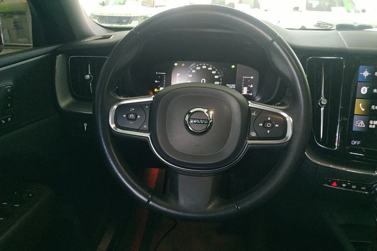 Used Volvo XC60 2021 T5 4x4 Smart Luxury Edition Steering Wheel
