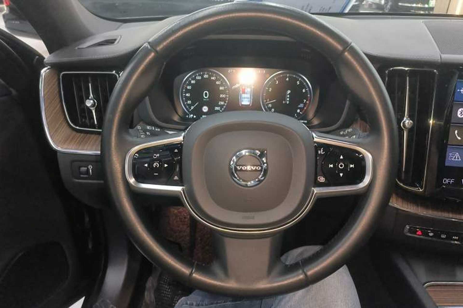 Used Volvo XC60 2021 T5 4x4 Smart Luxury Edition Steering Wheel
