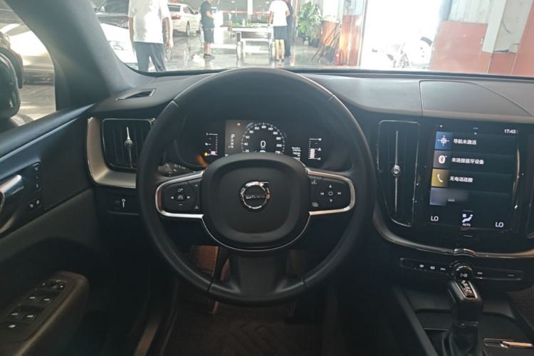 Used Volvo XC60 2021 T5 4x4 Smart Luxury Edition Steering Wheel