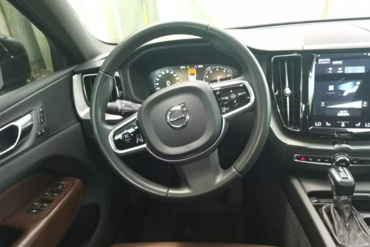 Used Volvo XC60 2021 T5 4x4 Smart Luxury Edition Steering Wheel