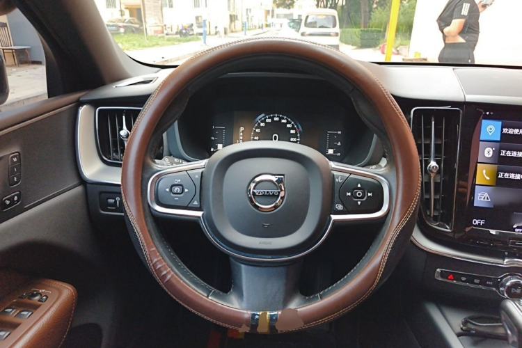 Used Volvo XC60 2021 T5 4x4 Smart Luxury Edition Steering Wheel