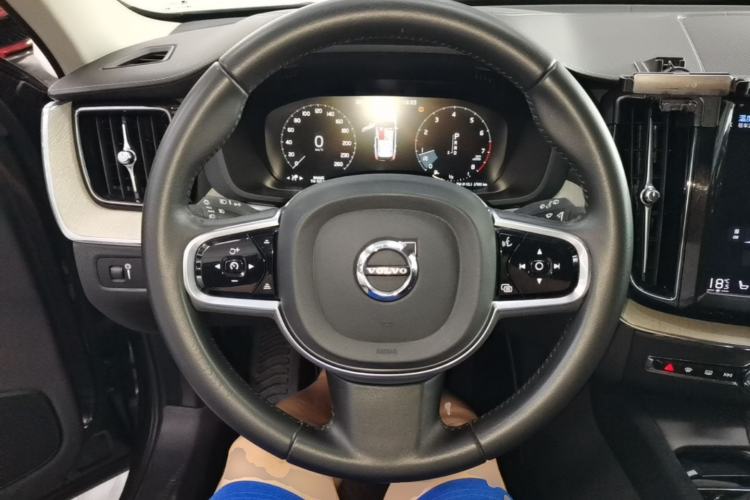 Used Volvo XC60 2021 T5 4x4 Smart Luxury Edition Steering Wheel