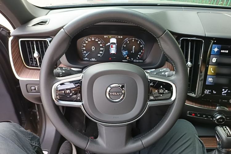 Used Volvo XC60 2021 T5 4x4 Smart Luxury Edition Steering Wheel