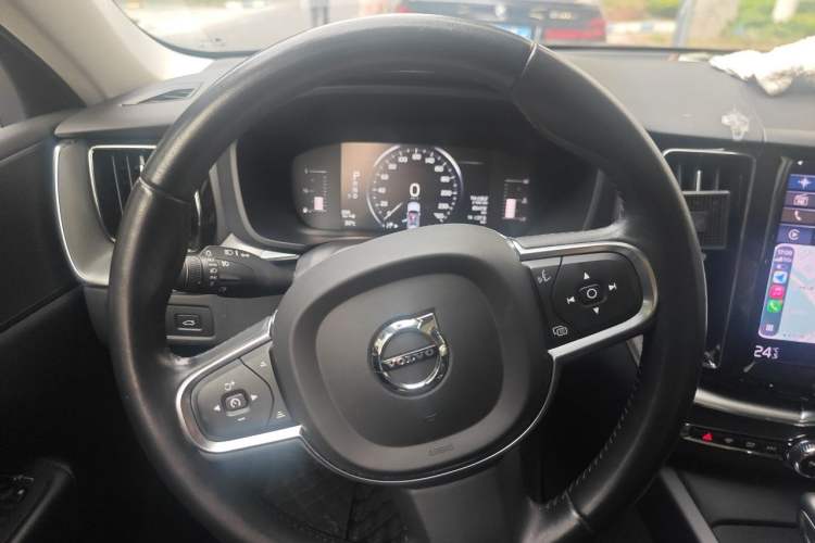 Used Volvo XC60 2021 T5 4x4 Smart Luxury Edition Steering Wheel