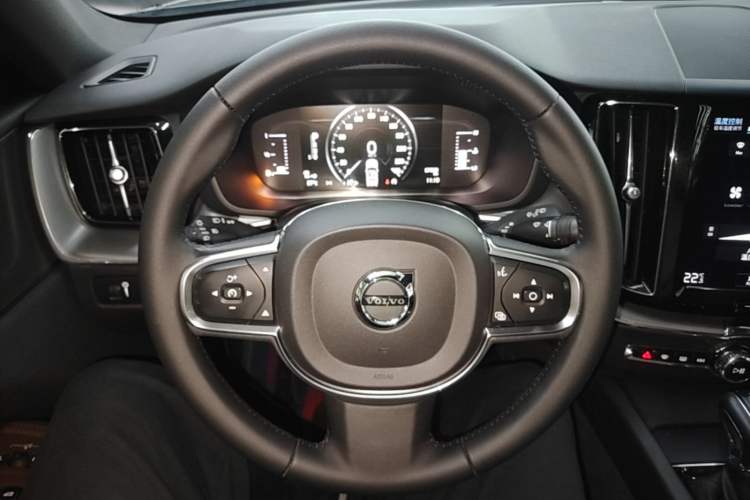 Used Volvo XC60 2021 T5 4x4 Smart Luxury Edition Steering Wheel