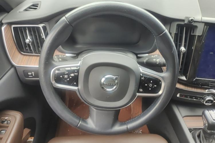 Used Volvo XC60 2021 T5 4x4 Smart Luxury Edition Steering Wheel