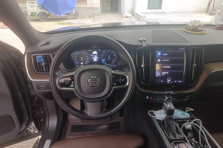 Used Volvo XC60 2021 T5 4x4 Smart Luxury Edition Steering Wheel