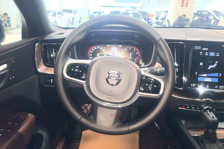 Used Volvo XC60 2021 T5 4x4 Smart Luxury Edition Steering Wheel