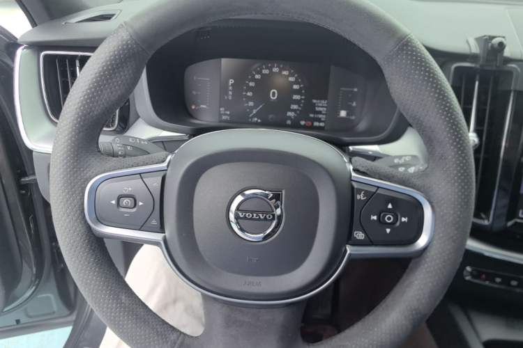 Used Volvo XC60 2021 T5 4x4 Smart Luxury Edition Steering Wheel