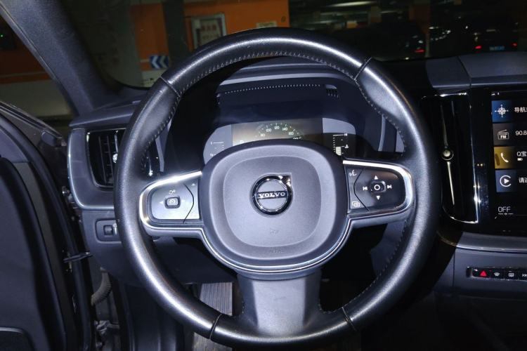 Used Volvo XC60 2021 T5 4x4 Smart Luxury Edition Steering Wheel