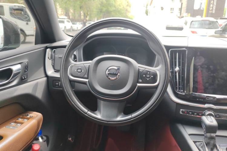 Used Volvo XC60 2021 T5 4x4 Smart Luxury Edition Steering Wheel