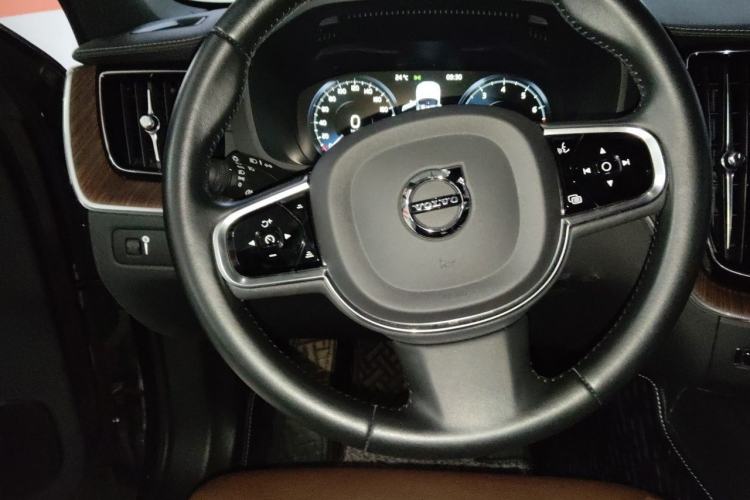 Used Volvo XC60 2021 T5 4x4 Smart Luxury Edition Steering Wheel