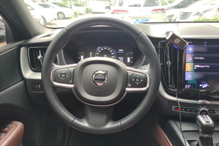 Used Volvo XC60 2021 T5 4x4 Smart Luxury Edition Steering Wheel