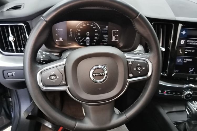 Used Volvo XC60 2021 T5 4x4 Smart Luxury Edition Steering Wheel