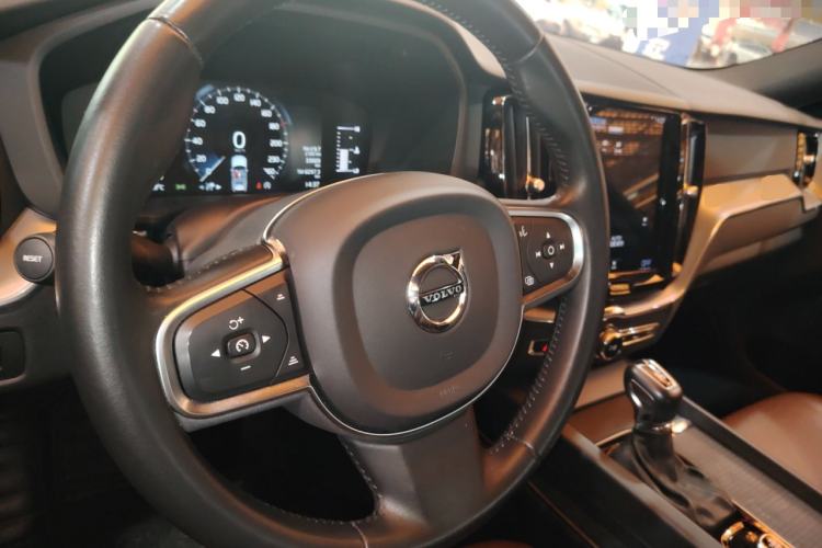 Used Volvo XC60 2021 T5 4x4 Smart Luxury Edition Steering Wheel