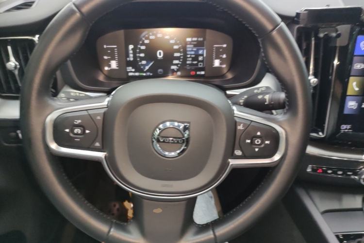 Used Volvo XC60 2021 T5 4x4 Smart Luxury Edition Steering Wheel