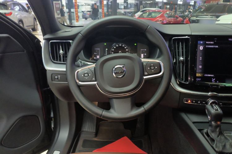 Used Volvo XC60 2021 T5 4x4 Smart Luxury Edition Steering Wheel