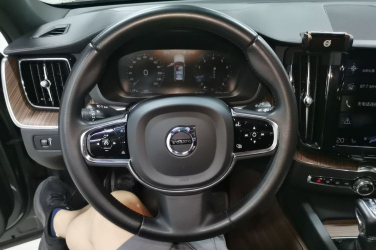 Used Volvo XC60 2021 T5 4x4 Smart Luxury Edition Steering Wheel
