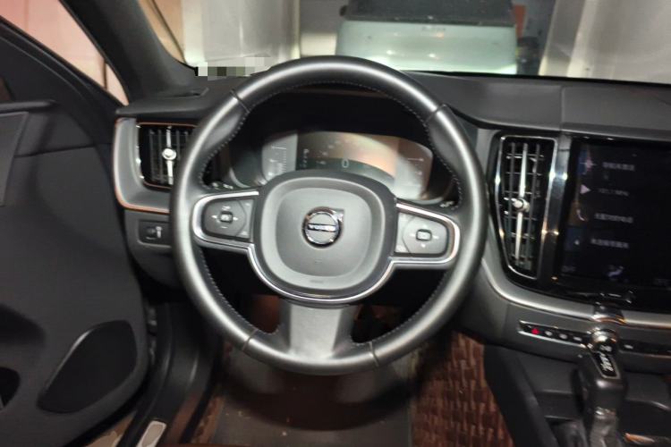 Used Volvo XC60 2021 T5 4x4 Smart Luxury Edition Steering Wheel