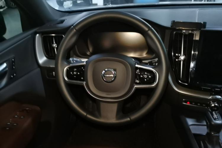 Used Volvo XC60 2021 T5 4x4 Smart Luxury Edition Steering Wheel