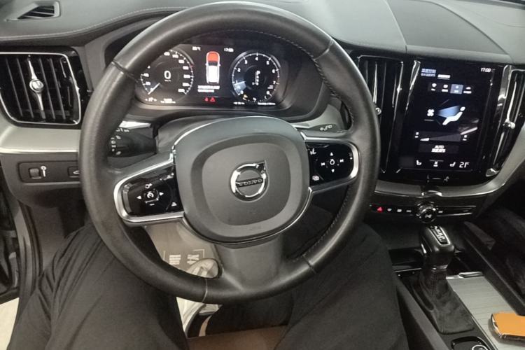 Used Volvo XC60 2021 T5 4x4 Smart Luxury Edition Steering Wheel